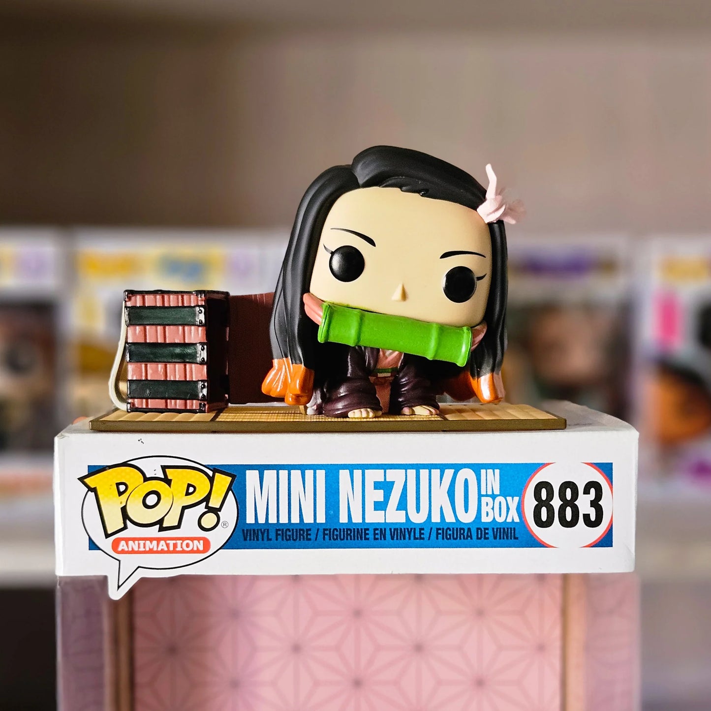 Funko Pop Deluxe: Demon Slayer - Mini Nezuko en su caja Exclusivo