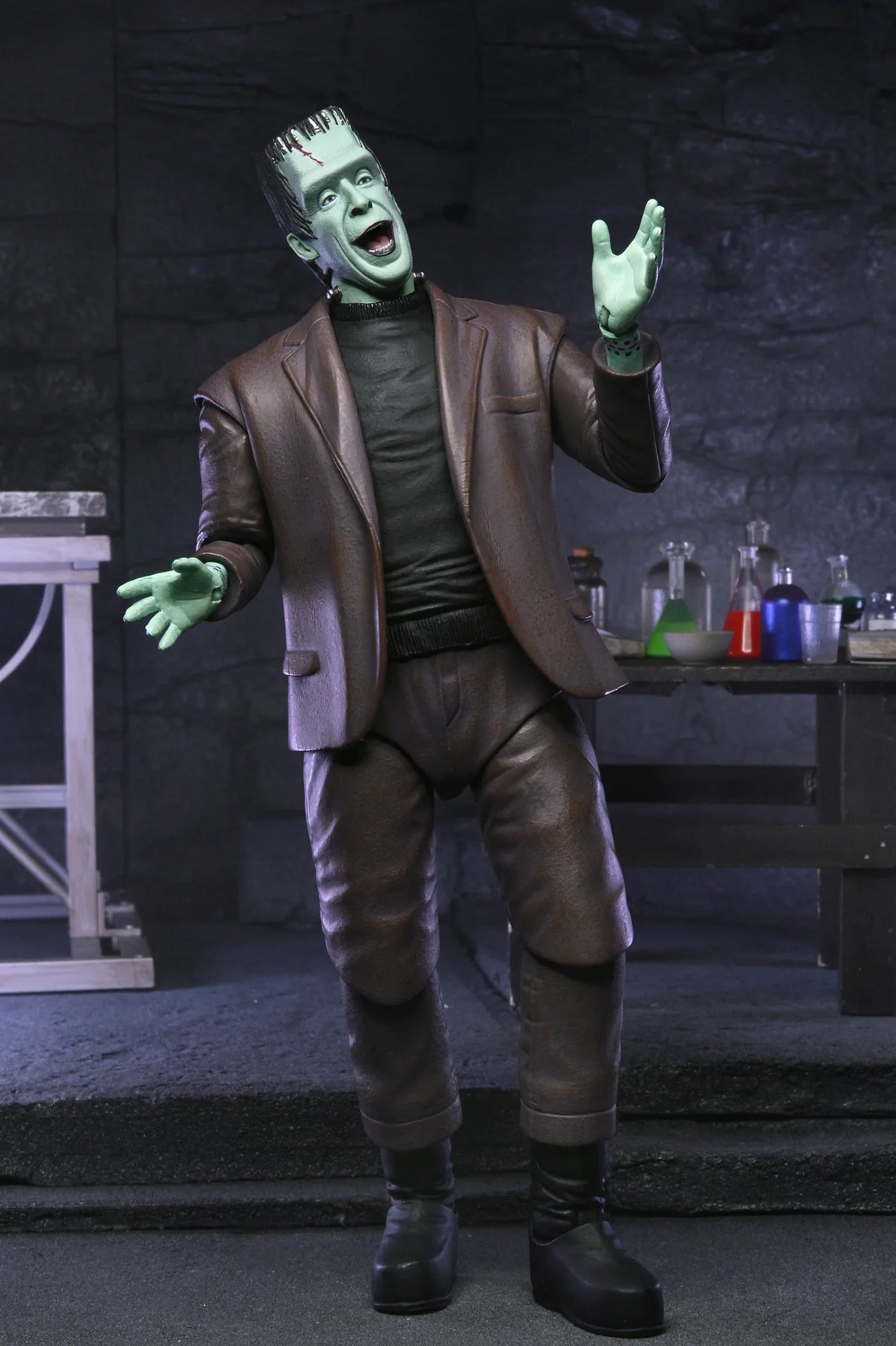 NECA Figura de Accion Ultimate: La Familia Monster - Herman Munster 7 Pulgadas Preventa