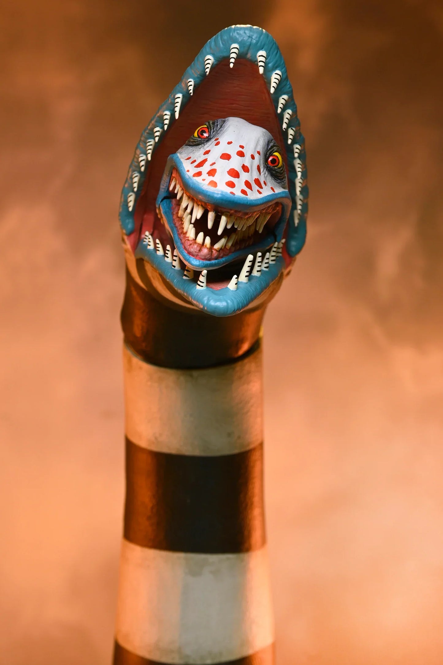 NECA Figura de Accion Ultimate: Beetlejuice - Matador Beetlejuice y Sandworm 7 Pulgadas 2 Pack Preventa