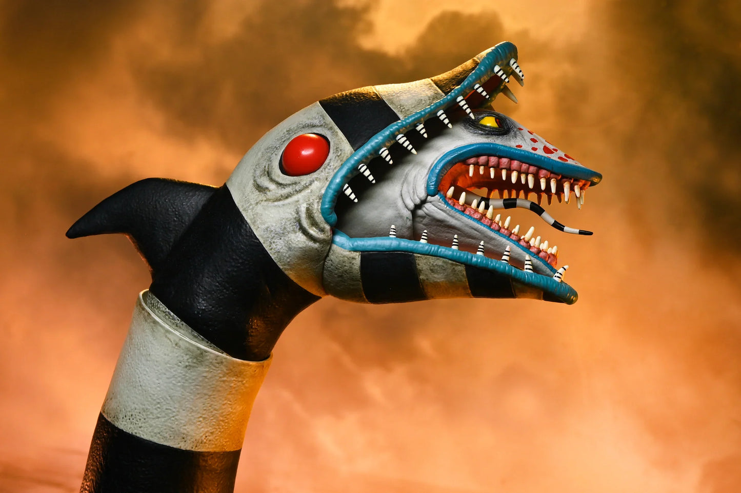 NECA Figura de Accion Ultimate: Beetlejuice - Matador Beetlejuice y Sandworm 7 Pulgadas 2 Pack Preventa