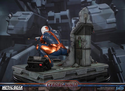 First 4 Figures: Metal Gear Solid - Cyborg Ninja Gray Fox 16 Pulgadas Preventa