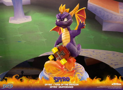 First 4 Figures: Spyro Year of the Dragon - Spyro Skateboard 13 Pulgadas Preventa